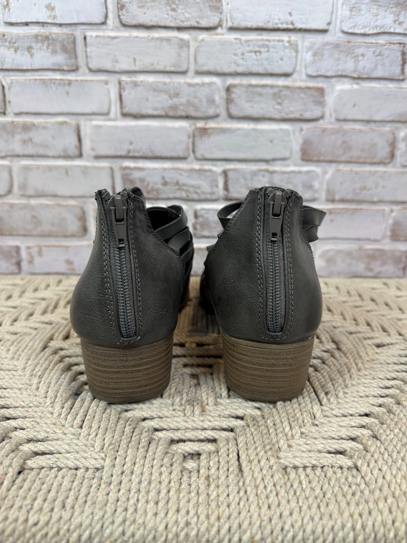 Maurices Sandals, Grey, 11, Used - Good