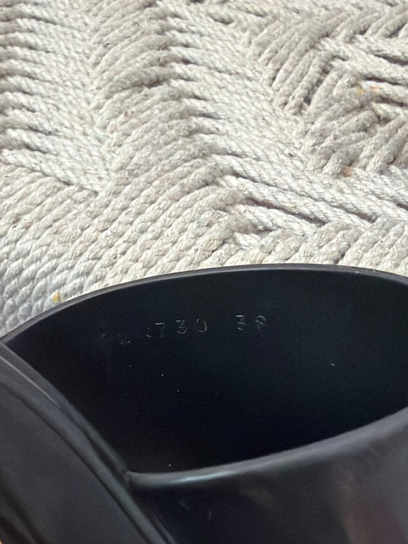 Gucci Sandals, Black, 38, Used - Good