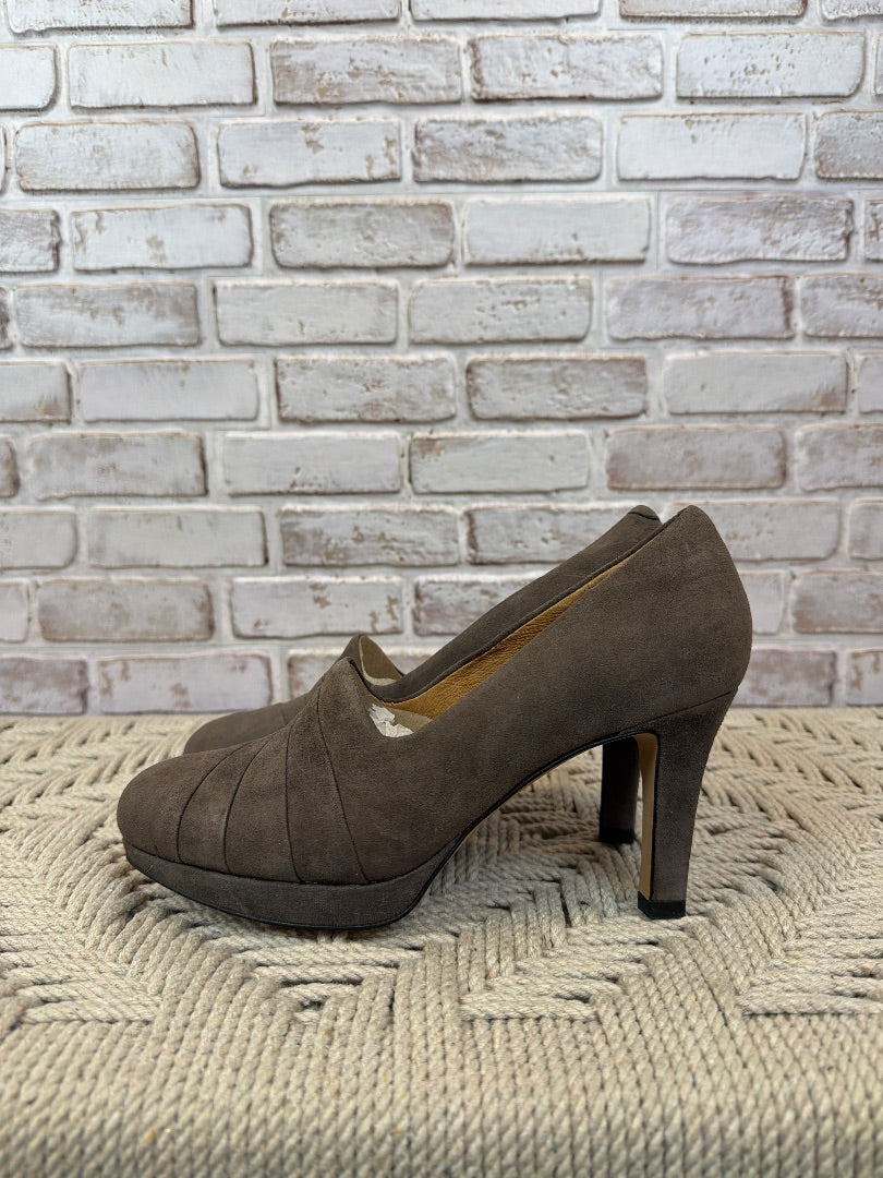 Clarks Heels, Taupe, 6.5, Like New