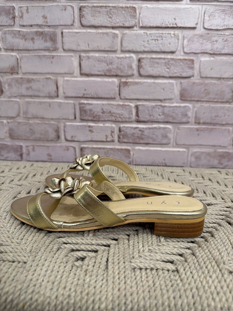 Cyn Sandals, Gold, 35, Used - Good
