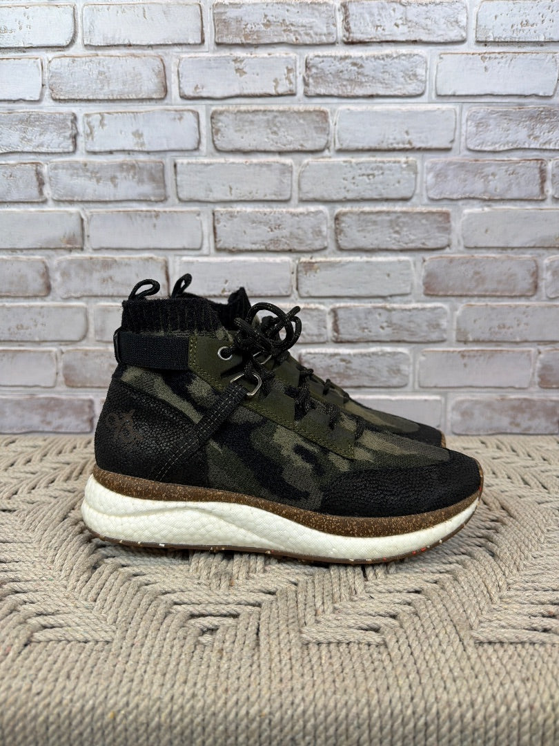 Otbt Sneakers, Green/black, 7, Used - Good