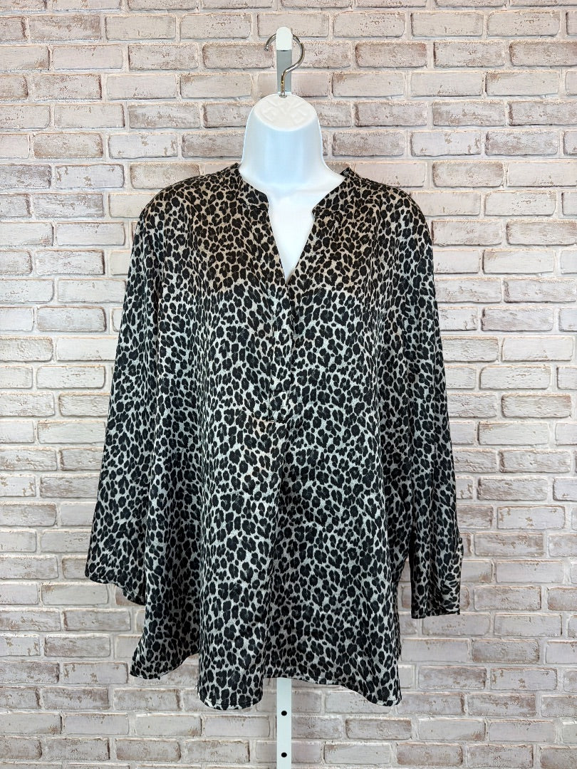 Vince Camuto Shirt, Animal, XL, Used - Good