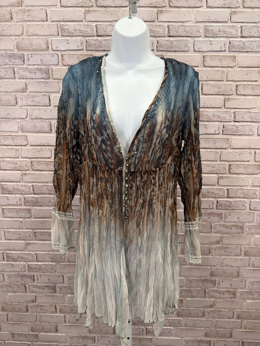 V Christina Shirt, Multi, Medium, Used - Good
