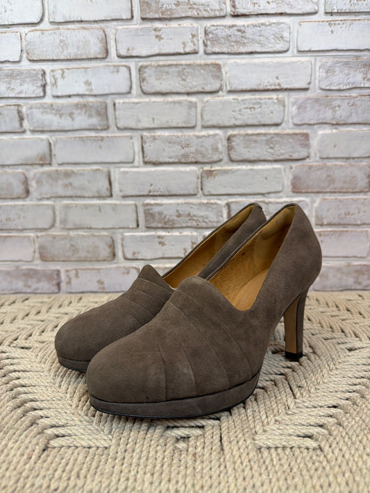 Clarks Heels, Taupe, 6.5, Like New