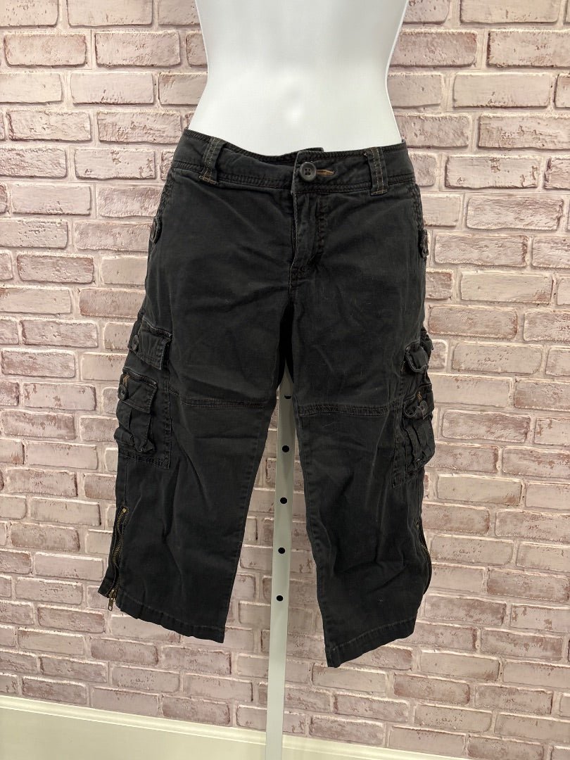 Paris Blue Capris, Black, Medium/5, Used - Good - Chill Boutique Consignment